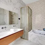 3Br Georges V Champs Elysee